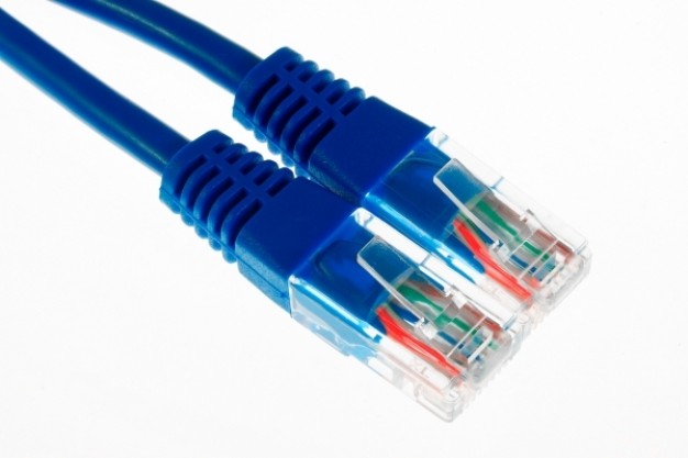 cables-ethernet-fermer_61-1807