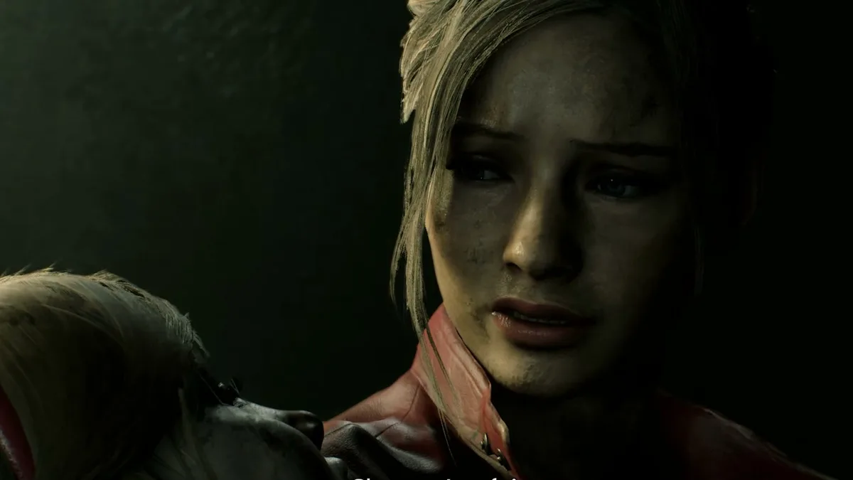 Claire Redfield inquiète penchée sur Sherry Birkin blessée dans Resident Evil 2 (2019)