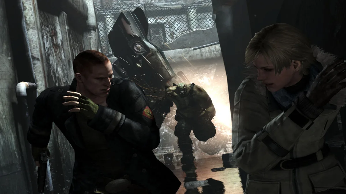 Sherry Birkin et Jake Muller acculés dans une ruelle par l'Ustanak et son bras mécanique dans Resident Evil 6